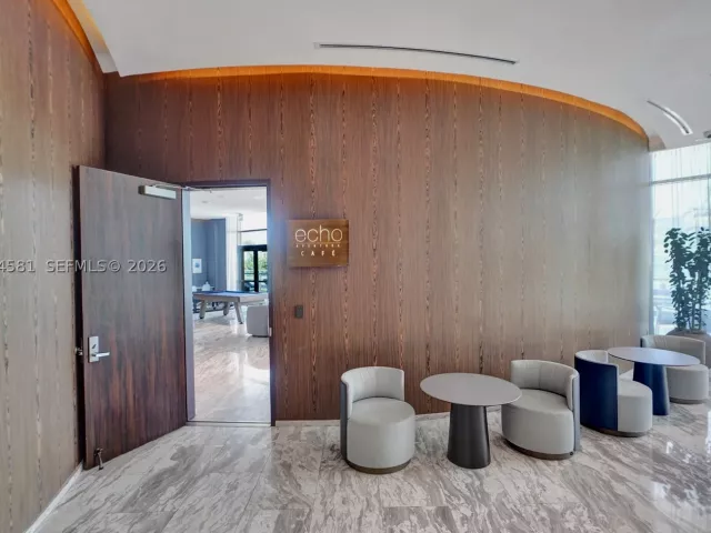 2-bedroom condo for sale in Aventura - 3250 NE 188th St 501 - MondialRealty