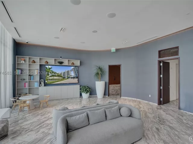 2-bedroom condo for sale in Aventura - 3250 NE 188th St 501 - MondialRealty