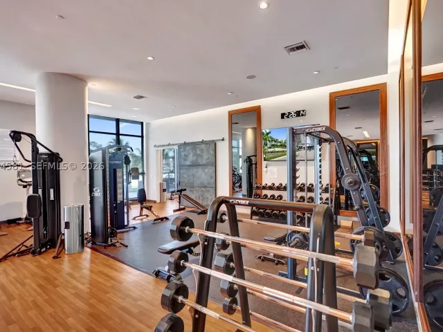 2-bedroom condo for sale in Aventura - 3250 NE 188th St 501 - MondialRealty