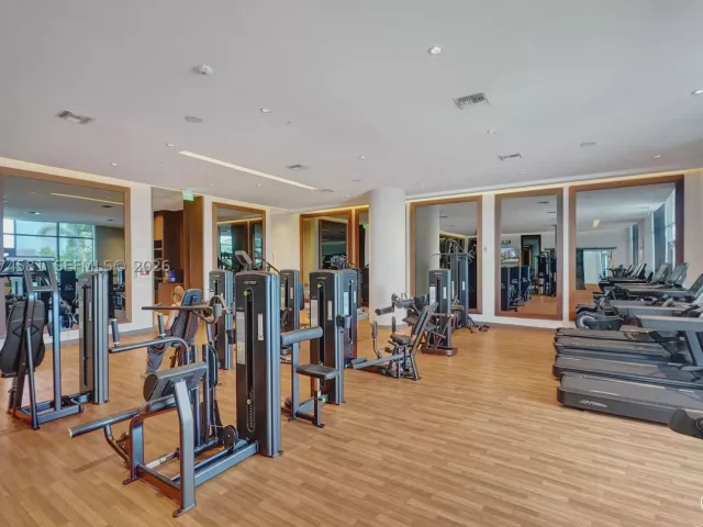 2-bedroom condo for sale in Aventura - 3250 NE 188th St 501 - MondialRealty