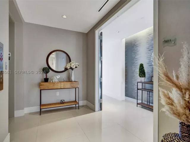 2-bedroom condo for sale in Aventura - 3250 NE 188th St 501 - MondialRealty