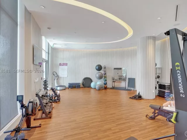 2-bedroom condo for sale in Aventura - 3250 NE 188th St 501 - MondialRealty