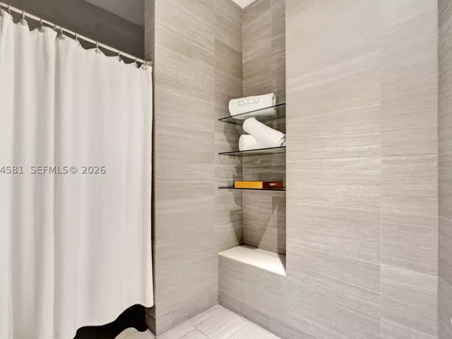 2-bedroom condo for sale in Aventura - 3250 NE 188th St 501 - MondialRealty