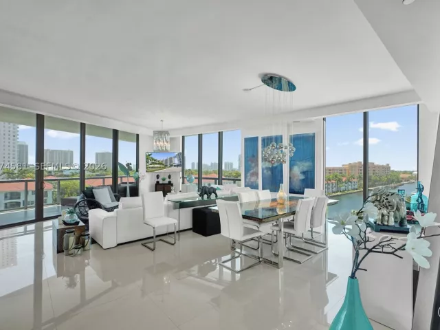 2-bedroom condo for sale in Aventura - 3250 NE 188th St 501 - MondialRealty