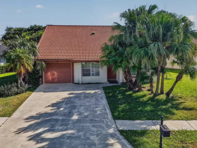3-bedroom home for sale in Boca Raton - 19600 Sea Pines Way - MondialRealty
