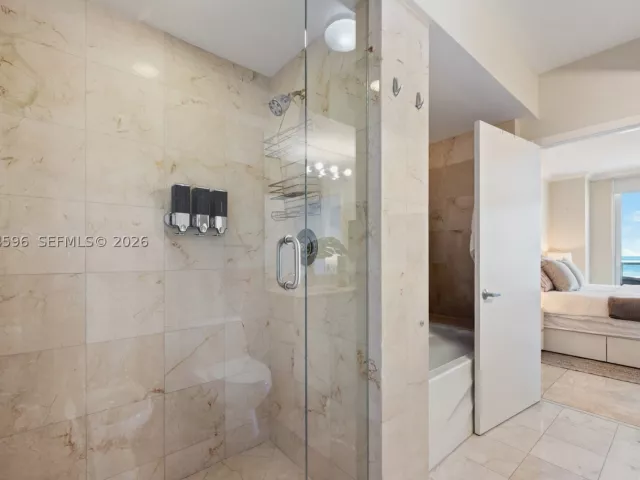1-bedroom condo for sale in Miami Beach -  - MondialRealty