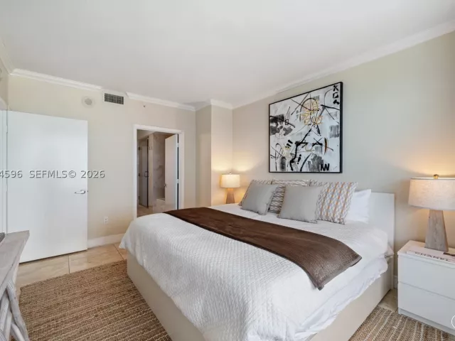 1-bedroom condo for sale in Miami Beach -  - MondialRealty