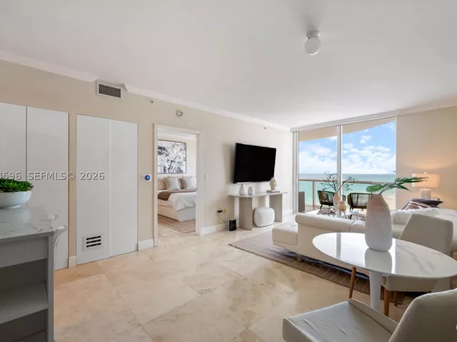 1-bedroom condo for sale in Miami Beach -  - MondialRealty