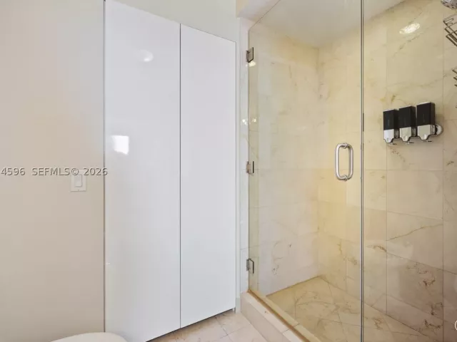 1-bedroom condo for sale in Miami Beach -  - MondialRealty