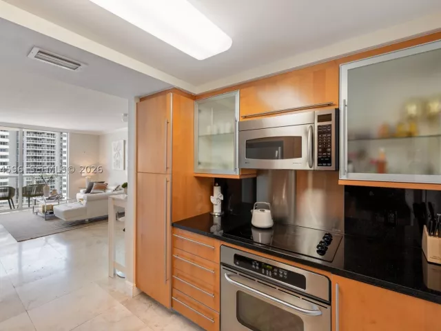 1-bedroom condo for sale in Miami Beach -  - MondialRealty