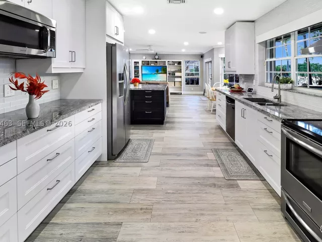 4-bedroom home for sale in Pembroke Pines - 1108 NW 180th Ave - MondialRealty