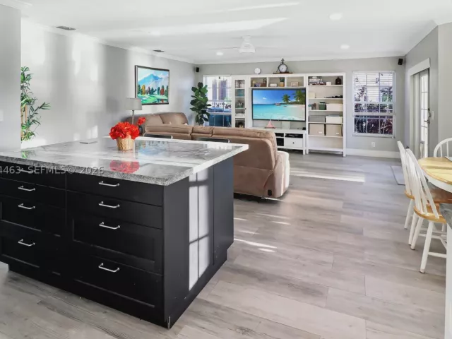 4-bedroom home for sale in Pembroke Pines - 1108 NW 180th Ave - MondialRealty