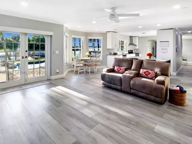 4-bedroom home for sale in Pembroke Pines - 1108 NW 180th Ave - MondialRealty