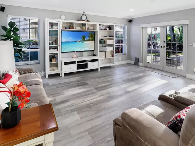 4-bedroom home for sale in Pembroke Pines - 1108 NW 180th Ave - MondialRealty