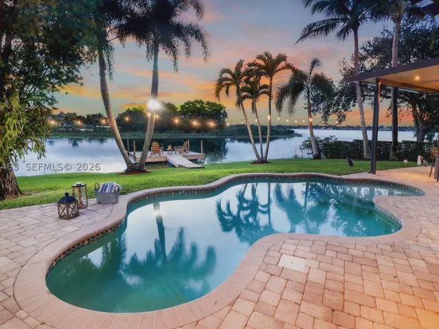 4-bedroom home for sale in Pembroke Pines - 1108 NW 180th Ave - MondialRealty