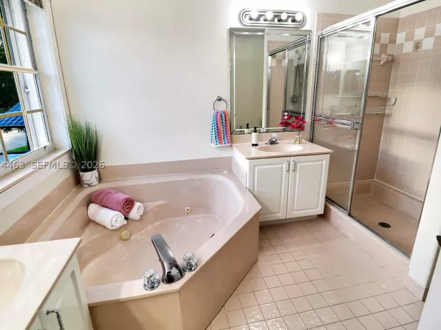 4-bedroom home for sale in Pembroke Pines - 1108 NW 180th Ave - MondialRealty