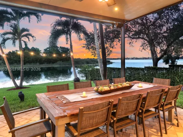 4-bedroom home for sale in Pembroke Pines - 1108 NW 180th Ave - MondialRealty