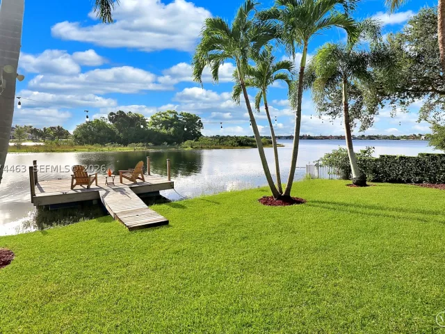 4-bedroom home for sale in Pembroke Pines - 1108 NW 180th Ave - MondialRealty