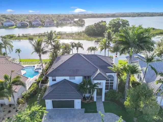4-bedroom home for sale in Pembroke Pines - 1108 NW 180th Ave - MondialRealty