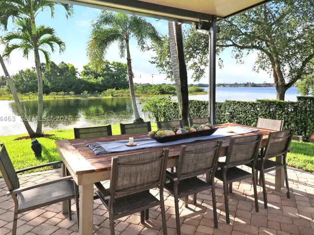 4-bedroom home for sale in Pembroke Pines - 1108 NW 180th Ave - MondialRealty
