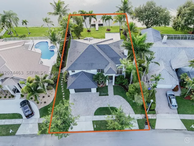 4-bedroom home for sale in Pembroke Pines - 1108 NW 180th Ave - MondialRealty
