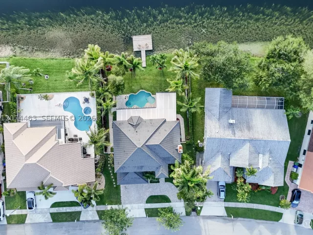 4-bedroom home for sale in Pembroke Pines - 1108 NW 180th Ave - MondialRealty