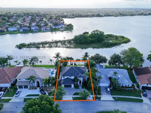 4-bedroom home for sale in Pembroke Pines - 1108 NW 180th Ave - MondialRealty
