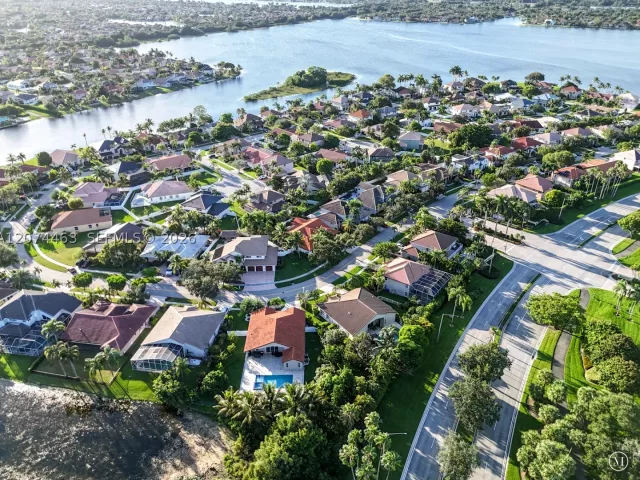 4-bedroom home for sale in Pembroke Pines - 1108 NW 180th Ave - MondialRealty