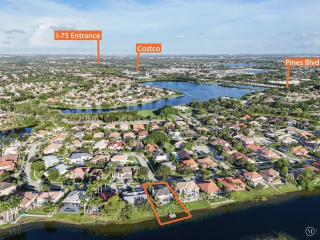 4-bedroom home for sale in Pembroke Pines - 1108 NW 180th Ave - MondialRealty