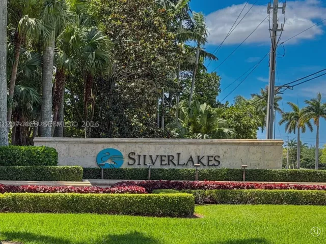 4-bedroom home for sale in Pembroke Pines - 1108 NW 180th Ave - MondialRealty