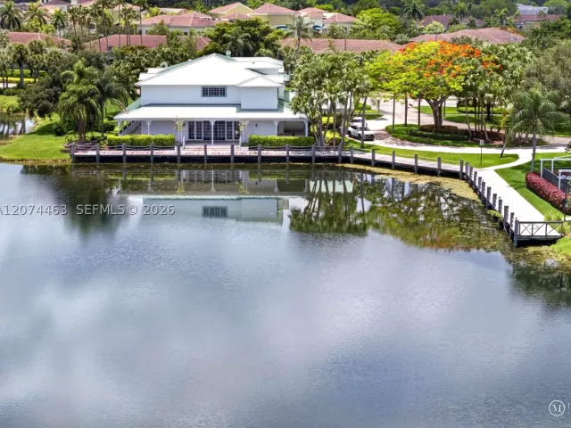 4-bedroom home for sale in Pembroke Pines - 1108 NW 180th Ave - MondialRealty