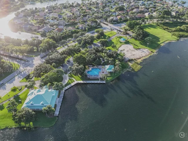 4-bedroom home for sale in Pembroke Pines - 1108 NW 180th Ave - MondialRealty