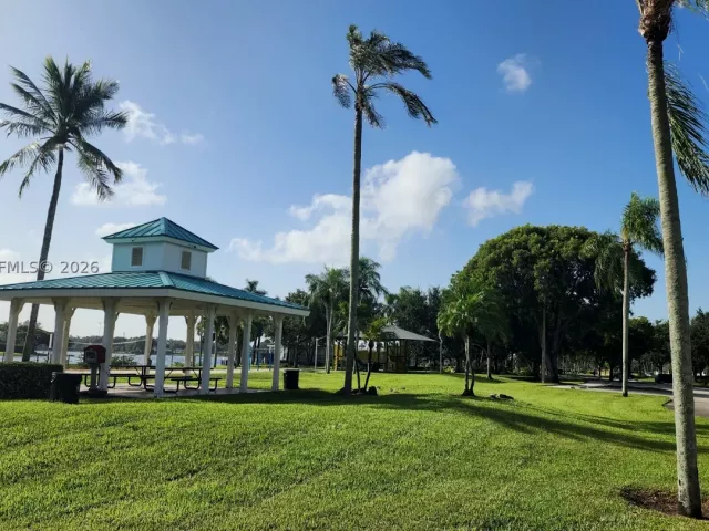 4-bedroom home for sale in Pembroke Pines - 1108 NW 180th Ave - MondialRealty