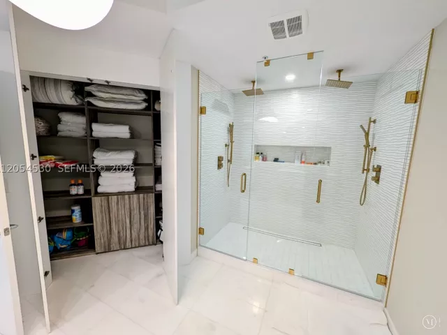 3-bedroom condo for sale in North Miami Beach - 17301 Biscayne Blvd 1501 - MondialRealty