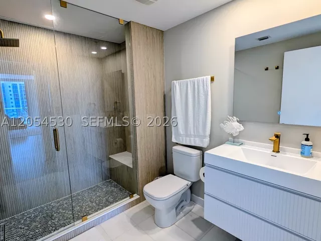 3-bedroom condo for sale in North Miami Beach - 17301 Biscayne Blvd 1501 - MondialRealty