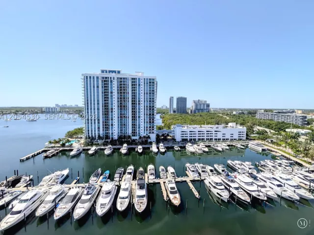 3-bedroom condo for sale in North Miami Beach - 17301 Biscayne Blvd 1501 - MondialRealty