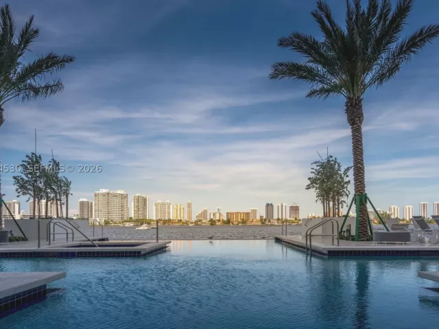3-bedroom condo for sale in North Miami Beach - 17301 Biscayne Blvd 1501 - MondialRealty