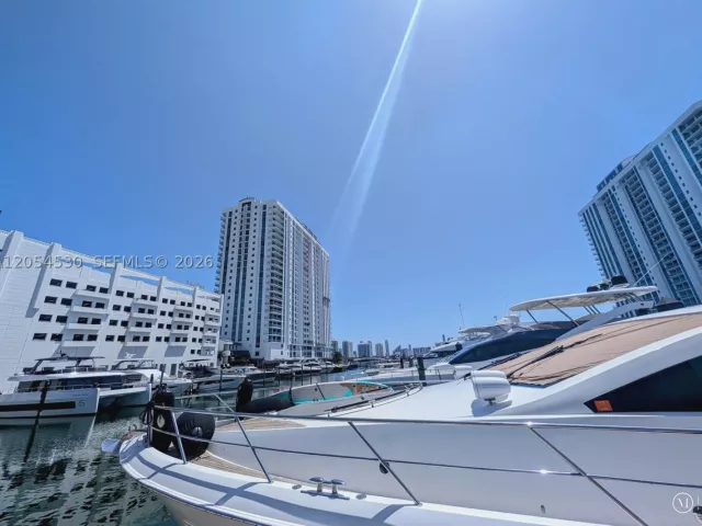 3-bedroom condo for sale in North Miami Beach - 17301 Biscayne Blvd 1501 - MondialRealty