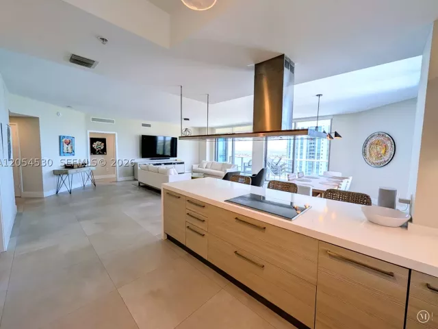3-bedroom condo for sale in North Miami Beach - 17301 Biscayne Blvd 1501 - MondialRealty