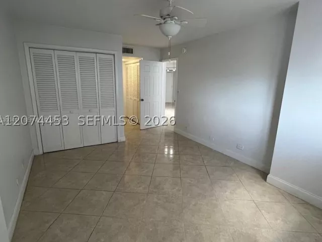 2-bedroom condo for rent in Miami Beach - 6039 Collins Ave 423 - MondialRealty