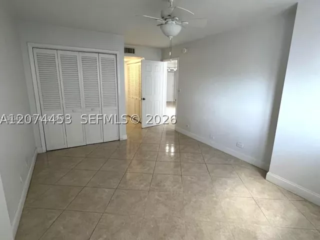 2-bedroom condo for rent in Miami Beach - 6039 Collins Ave 423 - MondialRealty