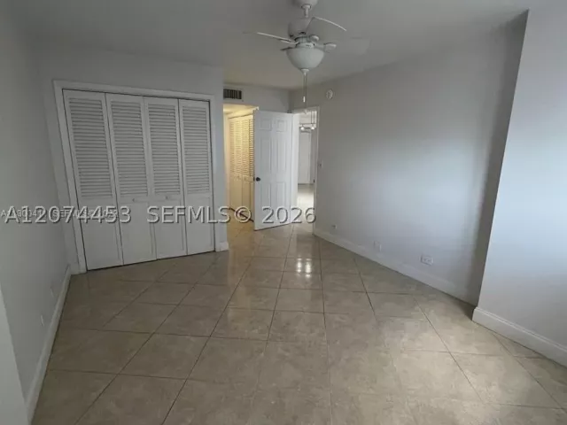 2-bedroom condo for rent in Miami Beach - 6039 Collins Ave 423 - MondialRealty