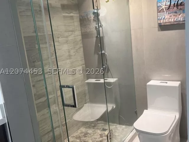 2-bedroom condo for rent in Miami Beach - 6039 Collins Ave 423 - MondialRealty