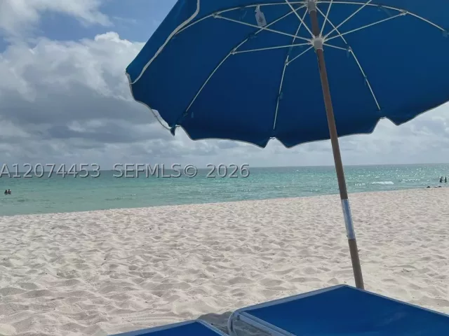 2-bedroom condo for rent in Miami Beach - 6039 Collins Ave 423 - MondialRealty
