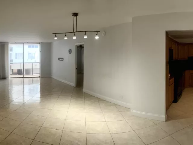 2-bedroom condo for rent in Miami Beach - 6039 Collins Ave 423 - MondialRealty