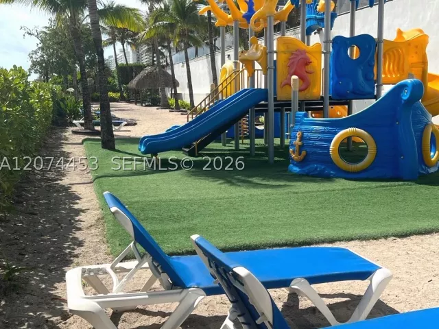 2-bedroom condo for rent in Miami Beach - 6039 Collins Ave 423 - MondialRealty