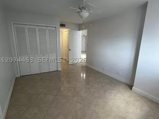2-bedroom condo for rent in Miami Beach - 6039 Collins Ave 423 - MondialRealty