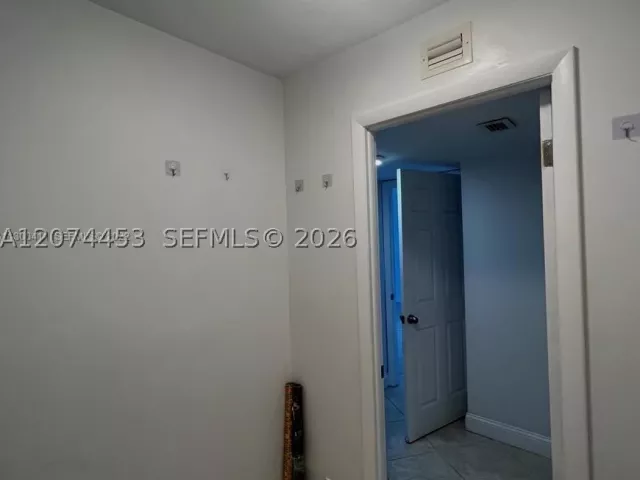 2-bedroom condo for rent in Miami Beach - 6039 Collins Ave 423 - MondialRealty