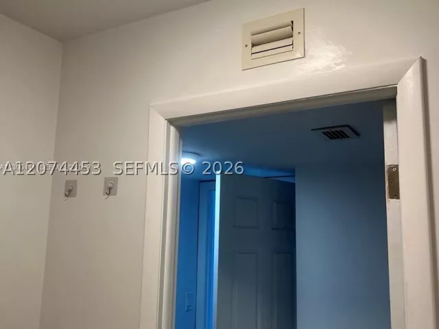 2-bedroom condo for rent in Miami Beach - 6039 Collins Ave 423 - MondialRealty
