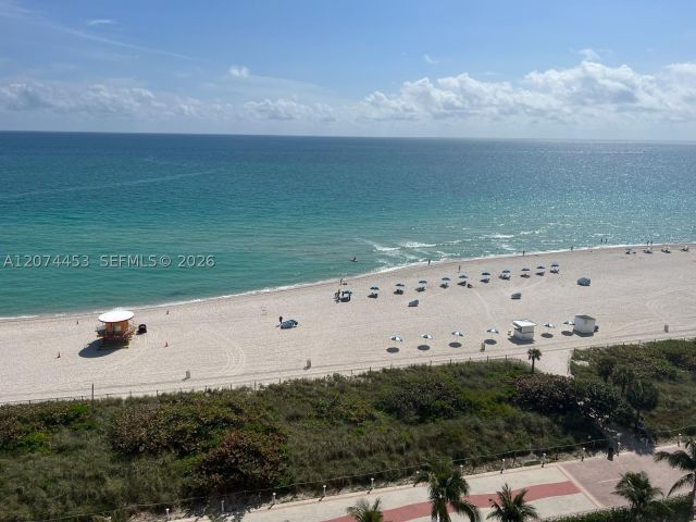 2-bedroom condo for rent in Miami Beach - 6039 Collins Ave 423 - MondialRealty